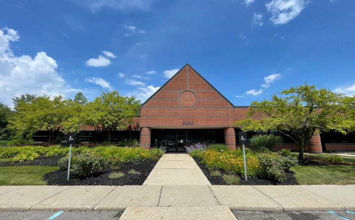 Pictures of Office property located at 3200 Eagle Park Dr NE, Grand Rapids, MI 49525 for sales - image #1