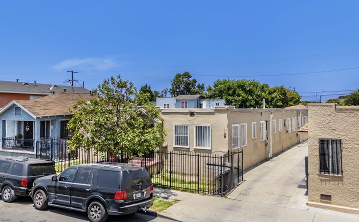 Pictures of Multifamily property located at 1139 E 68th St, Los Angeles, CA 90001 for sales - image #1