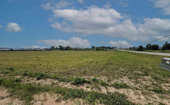 Pictures of Land property located at 3351 Eagle View Court, Robins, IA 52328 for sales - image #1