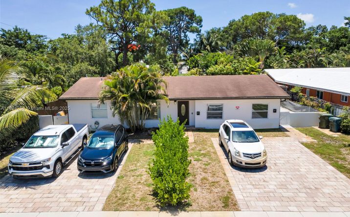 Pictures of Multifamily property located at 754 NE 36th St, Oakland Park, FL 33334 for sales - image #1