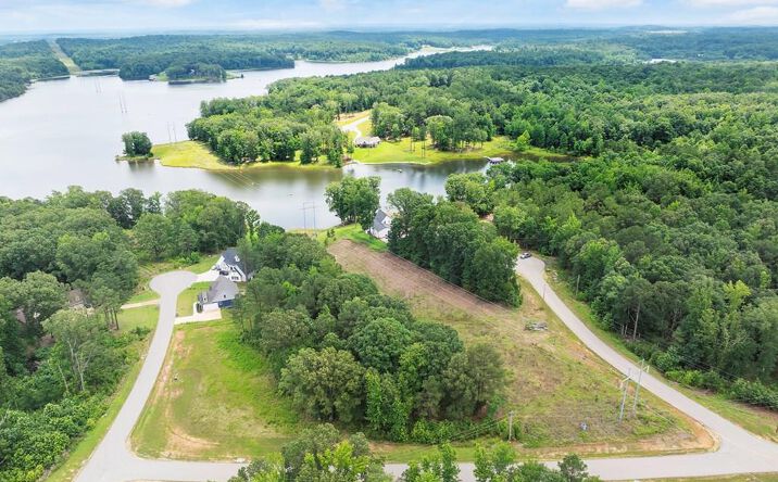 Pictures of Land property located at Lot 17 Shoreline Dr, Huntingdon, TN 38344 for sales - image #1