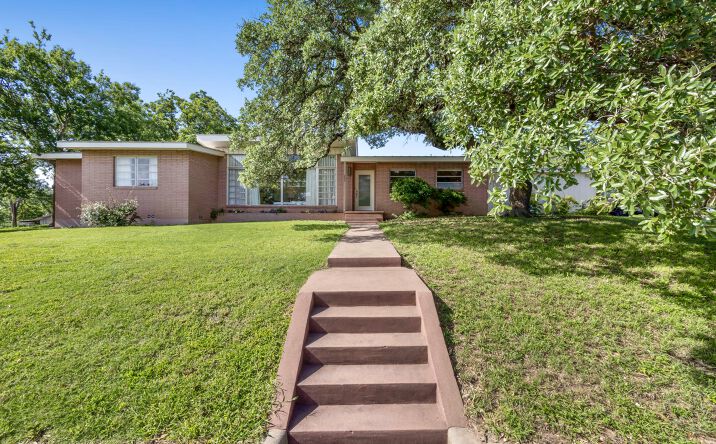 Pictures of Business for Sale, Hospitality, Land, Multifamily property located at 207 East Walnut Street, Fredericksburg, TX 78624 for sales - image #1