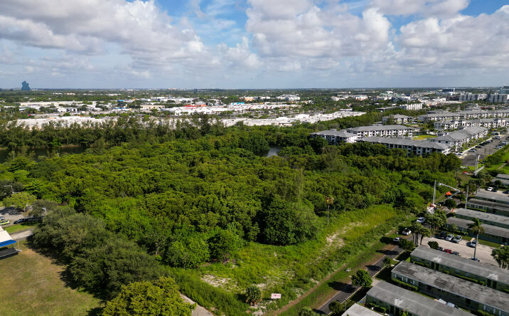 Pictures of Land property located at N 24th Ave, Hollywood, FL 33020 for sales - image #1