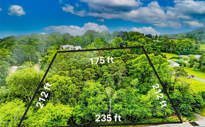 Pictures of Land property located at 484 Montauk Highway, Southampton, NY 11968 for sales - image #1