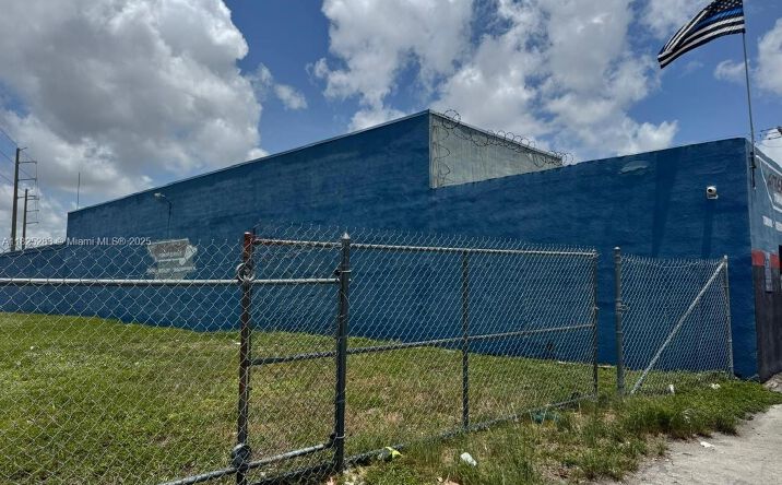 Pictures of Industrial, Retail property located at 2246 NW 25th Ave, Miami, FL 33142 for sales - image #1