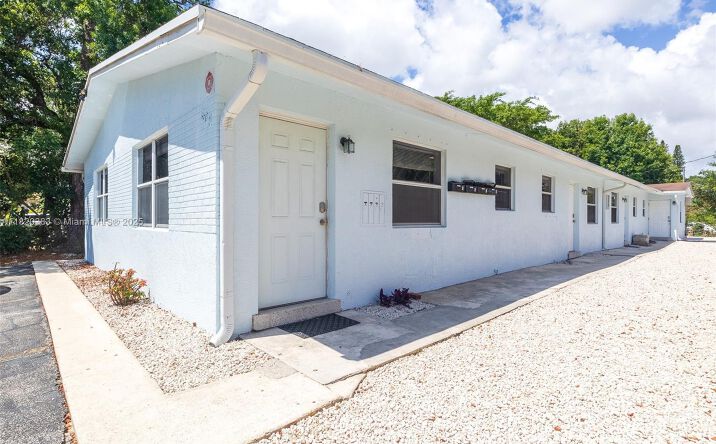 Pictures of Multifamily property located at 605 SW 14th Ter, Fort Lauderdale, FL 33312 for sales - image #1