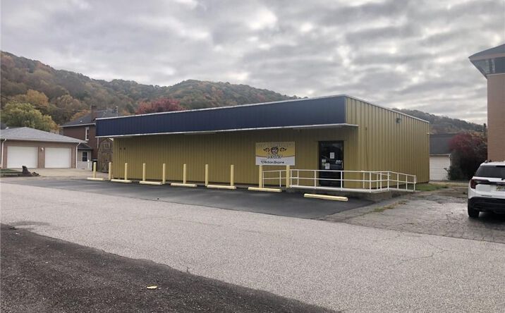 Pictures of Special Purpose property located at 900 Ridge Ave, New Cumberland, WV 26047 for sales - image #1