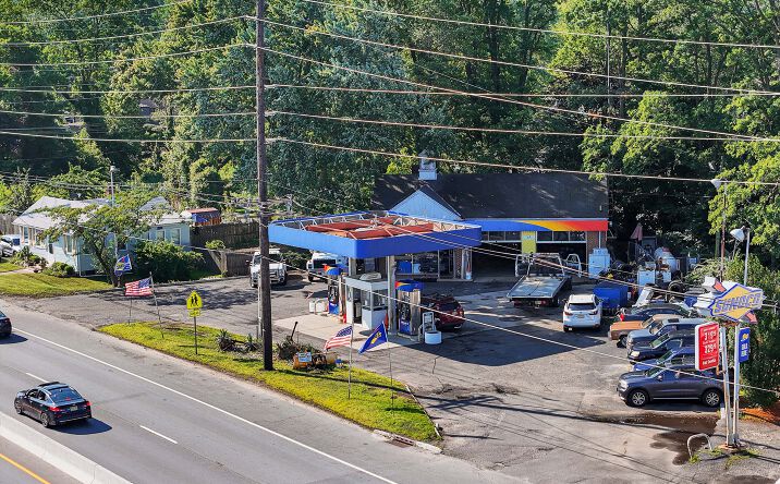 Pictures of Retail property located at 560 State Route 36, Belford, NJ 07718 for sales - image #1