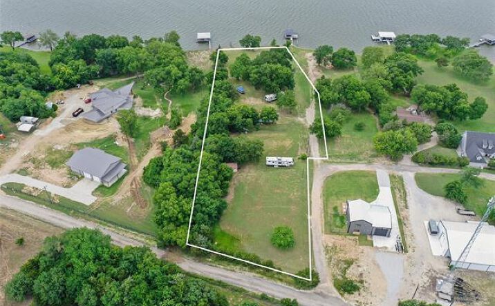 Pictures of Land property located at 161 Lakeline Drive, Gainesville, TX 76240 for sales - image #1