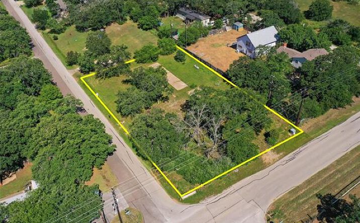 Pictures of Land, Mobile Home Park property located at 1102 Maple Dr, Bartonville, TX 76226 for sales - image #1