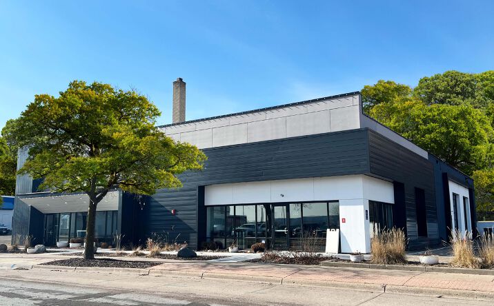 Pictures of Retail property located at 103 Concord Exchange N, South St Paul, MN 55075 for sales - image #1