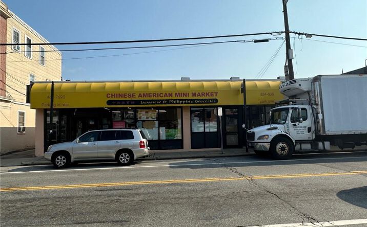 Pictures of Retail property located at 834 Park Avenue, Cranston, RI 02910 for sales - image #1