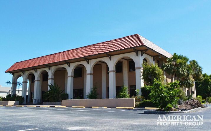 Pictures of Office, Retail property located at 2100 S Tamiami Trl, Venice, FL 34293 for sales - image #1