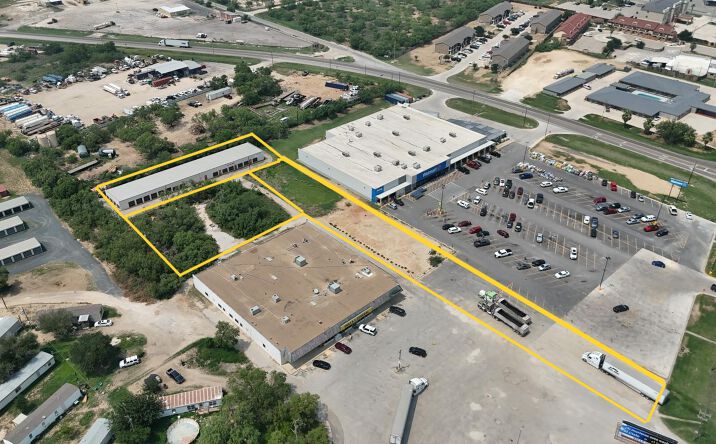Pictures of Industrial property located at 2214 N Ist St, Carrizo Springs, TX 78834 for sales - image #1
