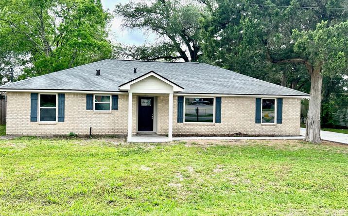 Pictures of Multifamily property located at 813 Cedar Lawn Dr, Alvin, TX 77511, 817 Cedar Lawn Dr, Alvin, TX 77511 for sales - image #1