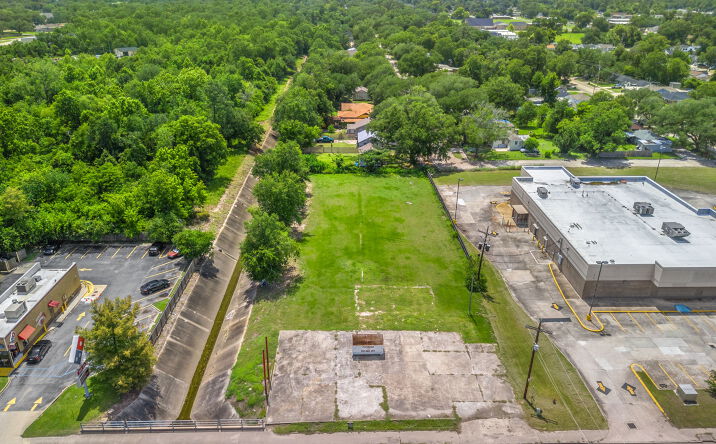 Pictures of Land property located at 2016 Gerstner Memorial Dr, Lake Charles, LA 70601 for sales - image #1