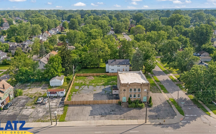 Pictures of Retail property located at 1717 Youngstown Rd SE, Warren, OH 44484 for sales - image #1