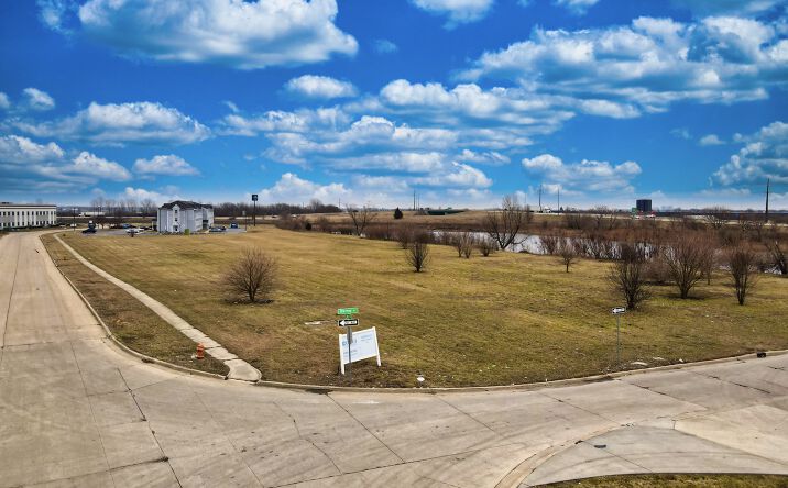 Pictures of Land property located at 1701 Rion Dr, Champaign, IL 61822 for sales - image #1