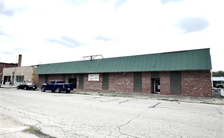 Pictures of Mixed Use, Retail property located at 127 W 7th St, Connersville, IN 47331 for sales - image #1
