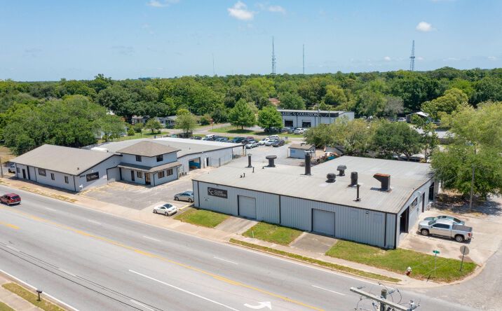 Pictures of Industrial, Retail property located at 2018 North W Street, Pensacola, FL 32505 for sales - image #1