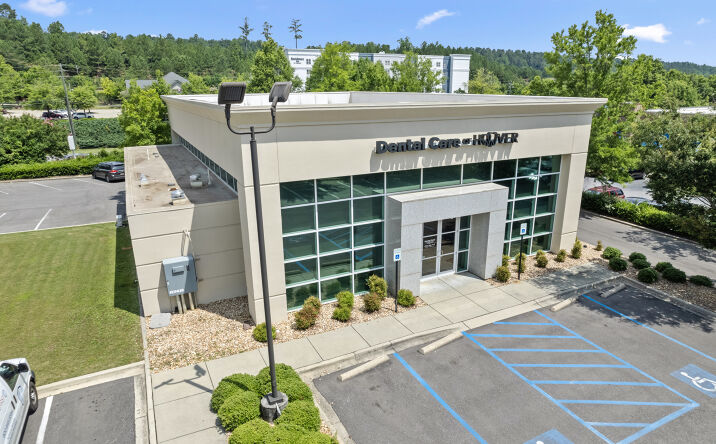 image of property at 2720 JOHN HAWKINS PKWY Hoover AL 35244-4001