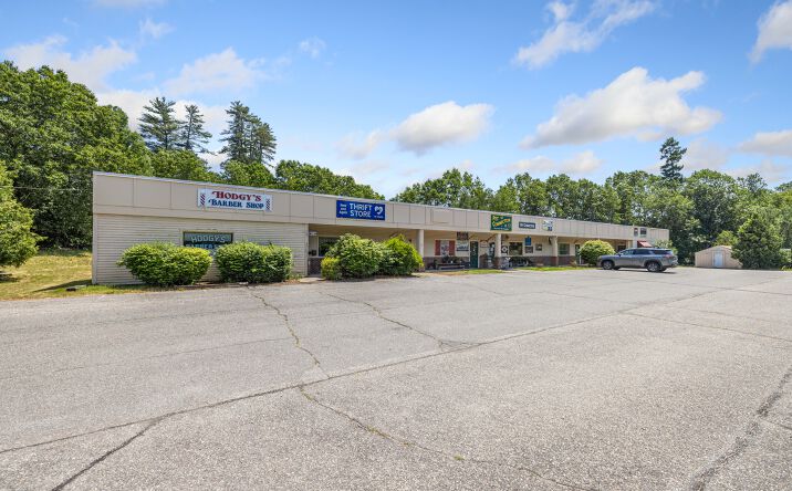 Pictures of Retail property located at 585 Calef Hwy, Barrington, NH 03825 for sales - image #1
