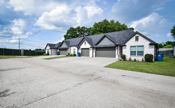 Pictures of Multifamily property located at 17432 Maji Rd, Whitehouse, TX 75791 for sales - image #1