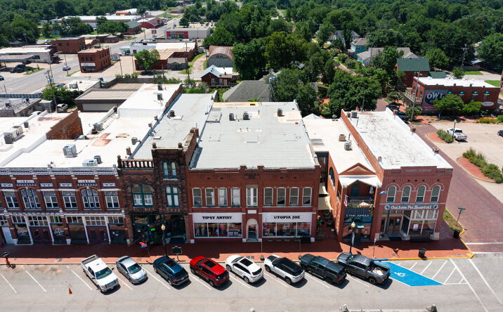 Pictures of Hospitality, Mixed Use, Retail property located at 117 W Harrison Ave, Guthrie, OK 73044 for sales - image #1