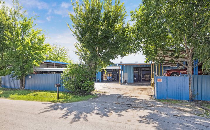 Pictures of Industrial property located at 8921 Daffodil St, Houston, TX 77063 for sales - image #1