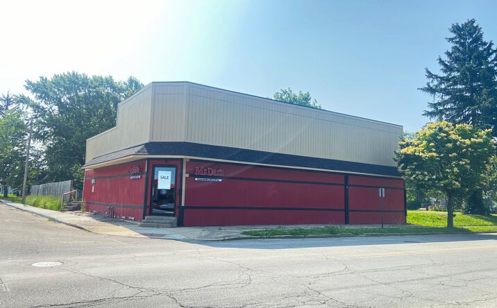 Pictures of Retail property located at 1610 Arrow Ave, Anderson, IN 46016 for sales - image #1