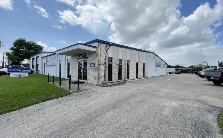 Pictures of Industrial property located at 5300 Glenmont Dr, Houston, TX 77081 for sales - image #1