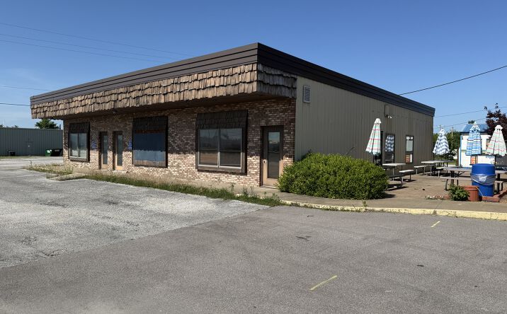 Pictures of Mixed Use, Office property located at 1601 N Market St, Sparta, IL 62298 for sales - image #1