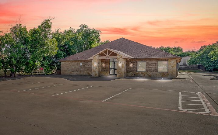 Pictures of Office, Special Purpose property located at 905 Roberts Cut Off Rd, River Oaks, TX 76114 for sales - image #1