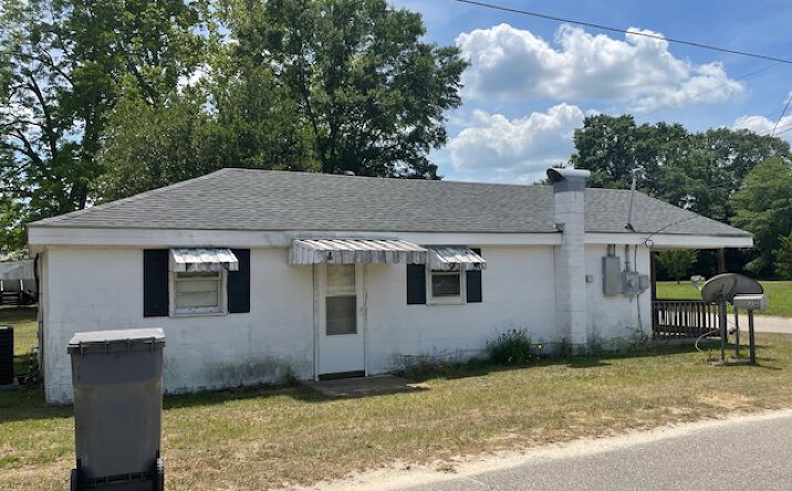 Pictures of Multifamily property located at 310 Britt St, Bladenboro, NC 28320 for sales - image #1