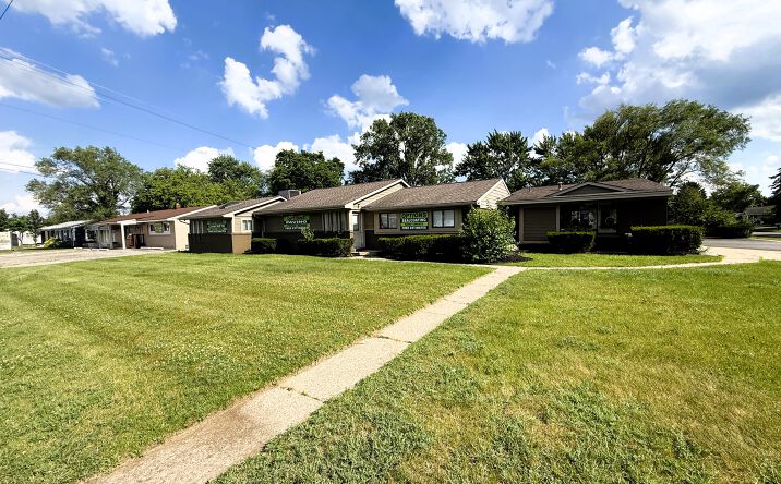 Pictures of Office, Retail property located at 5685 Highland Road, Waterford, MI 48327 for sales - image #1