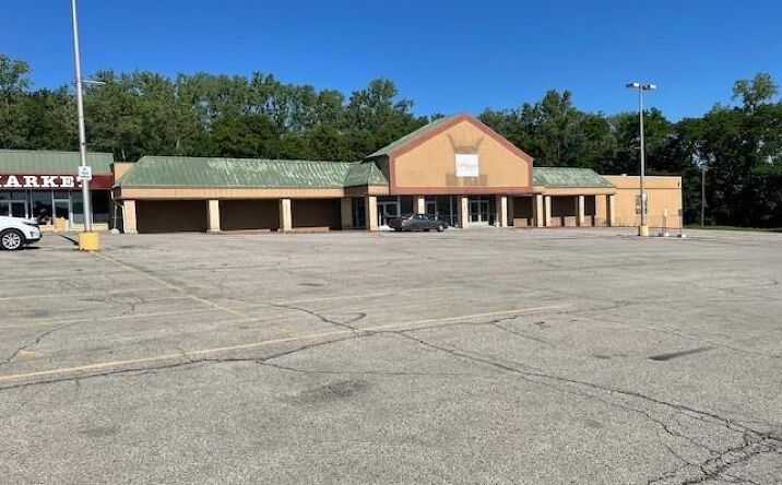 Pictures of Retail property located at 3414 S 22nd Street, St Joseph, MO 64503 for sales - image #1