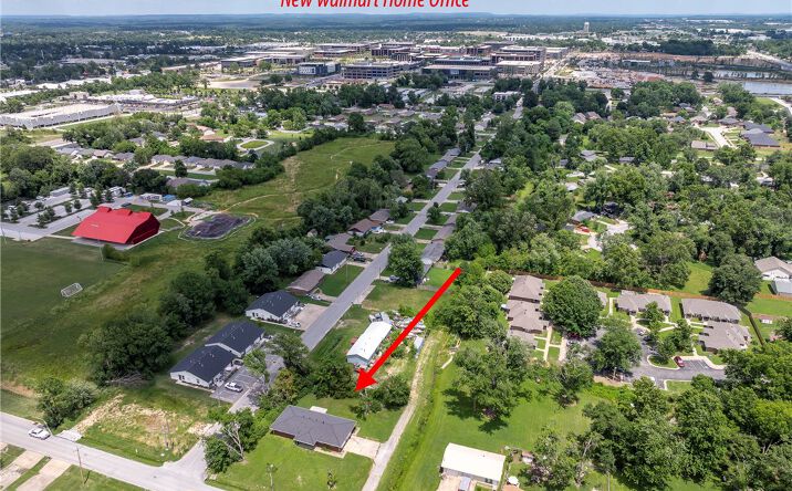 Pictures of Retail property located at 1011 SE C Street, Bentonville, AR 72712 for sales - image #1