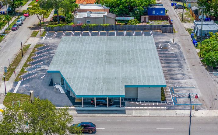 Pictures of Office property located at 750 S Federal Hwy, Hollywood, FL 33020 for sales - image #1