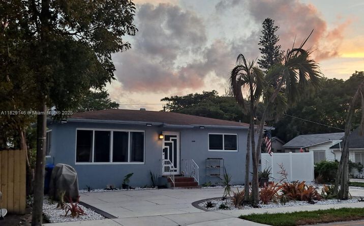 Pictures of Multifamily property located at 2242 Polk St, Hollywood, FL 33020 for sales - image #1