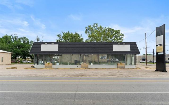 Pictures of Industrial, Mixed Use, Office, Retail property located at 402 N 1st Ave, Durant, OK 74701 for sales - image #1