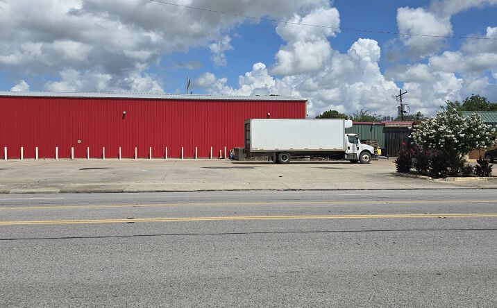 Pictures of Retail, Industrial property located at 601 W Gulfway Dr, Port Arthur, TX 77640 for sales - image #1