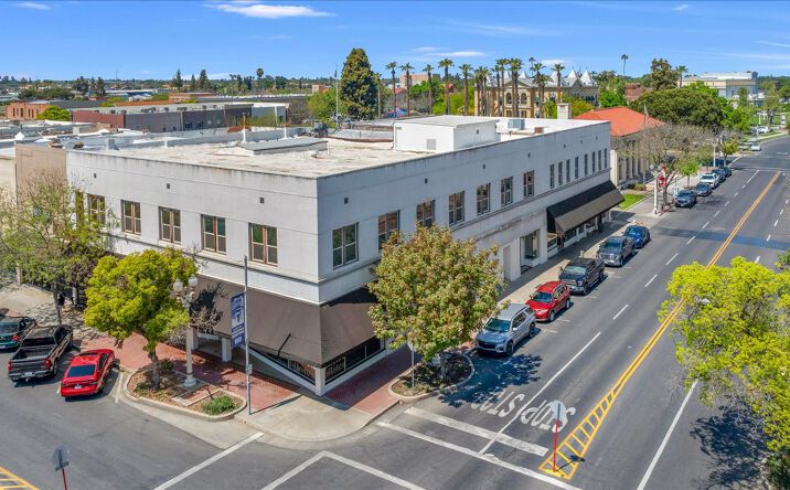 Pictures of Retail property located at 208 N Douty St, Hanford, CA 93230 for sales - image #1