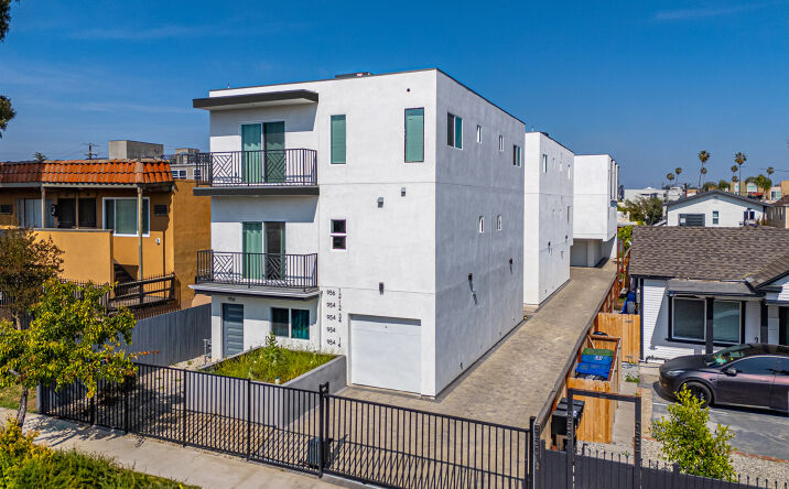 Pictures of Multifamily property located at 954 N Kingsley Dr, Los Angeles, CA 90029 for sales - image #1