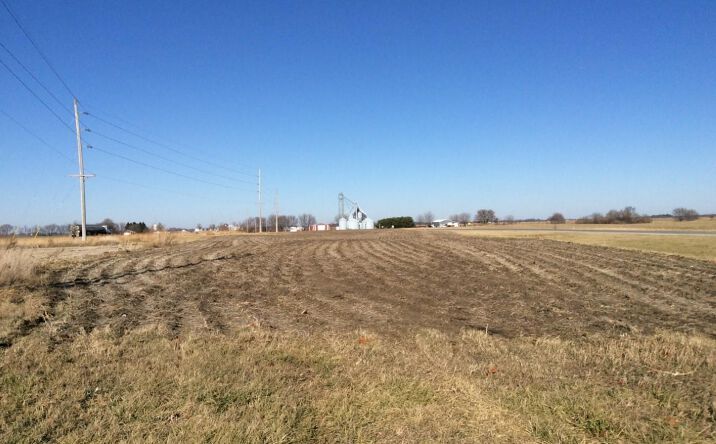Pictures of Land property located at 90th Avenue Highway 67 Avenue, Roseville, IL 61473 for sales - image #1