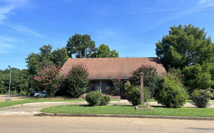 Pictures of Office, Retail property located at 3 Lakeland Circle, Jackson, MS 39216 for sales - image #1