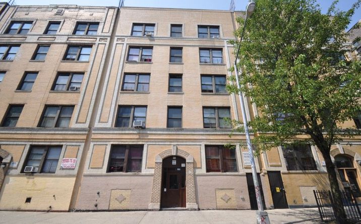 Pictures of Multifamily property located at 276 E 199th St, The Bronx, NY 10458 for sales - image #1