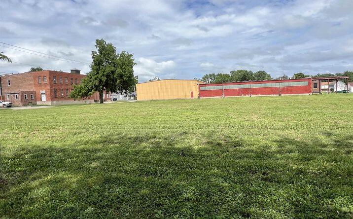 Pictures of Land property located at 610 W Stone Avenue, Fairfield, IA 52556 for sales - image #1