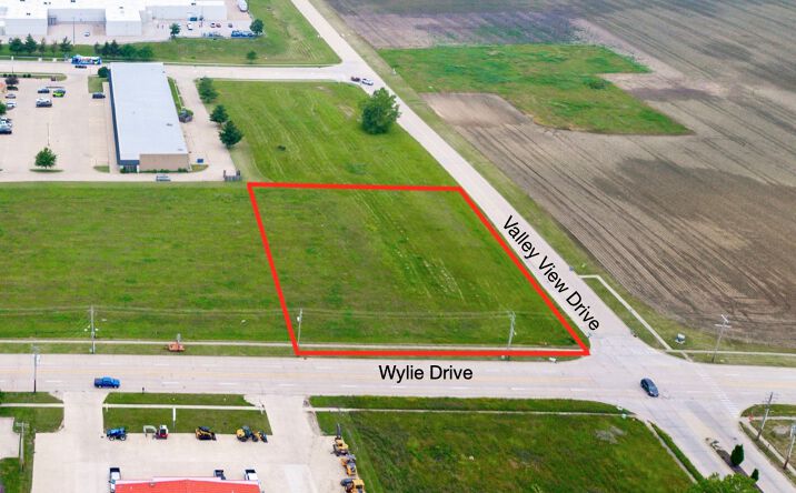 Pictures of Land property located at 1044 Wylie Dr, Bloomington, IL 61705 for sales - image #1
