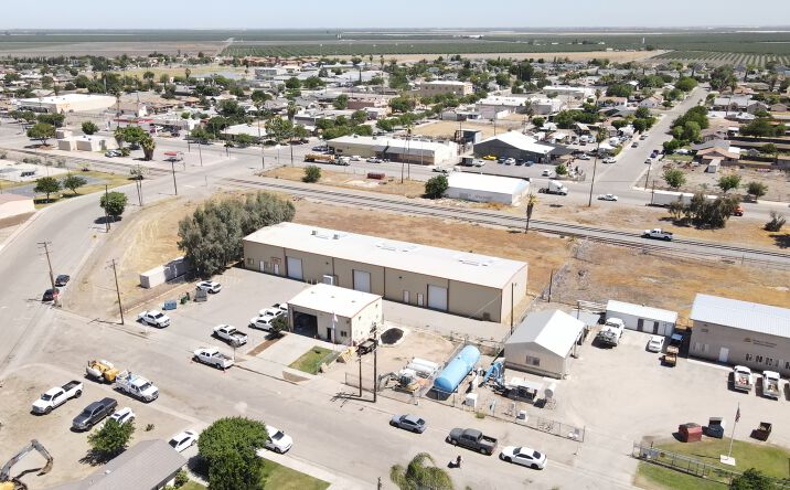 Pictures of Industrial property located at 21962 Railroad Street, San Joaquin, CA 93660 for sales - image #1