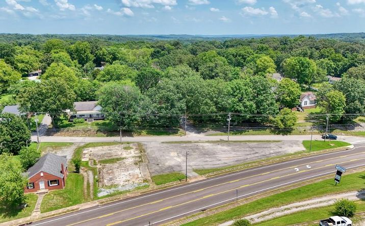 Pictures of Land, Office, Retail property located at 129 S Forrest Ave, Camden, TN 38320 for sales - image #1